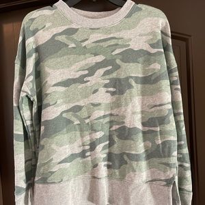 Womens Camo Sweatshirt.
